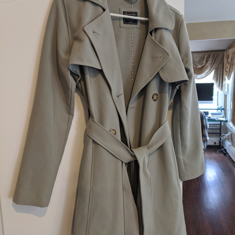 Abercrombie & Fitch Light Trench Coat